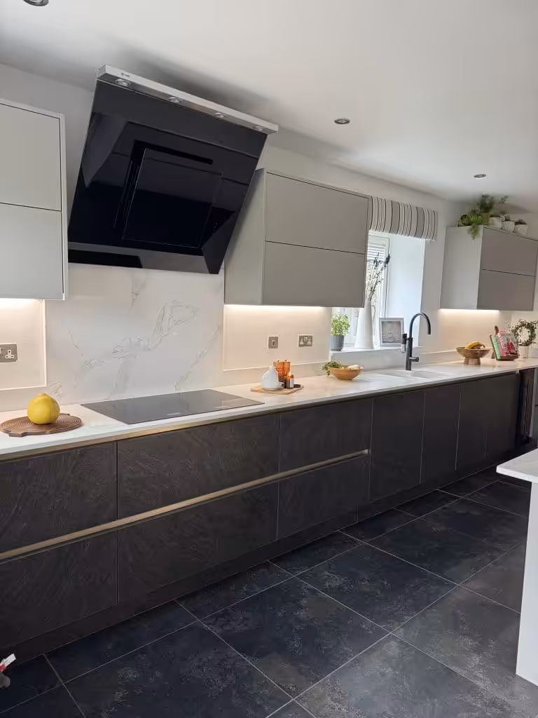 Recent Projects | A Show-Stopping Handleless Kitchen Redditch: Perfect for Entertaining Recent Projects | A Show-Stopping Handleless Kitchen Redditch: Perfect for Entertaining