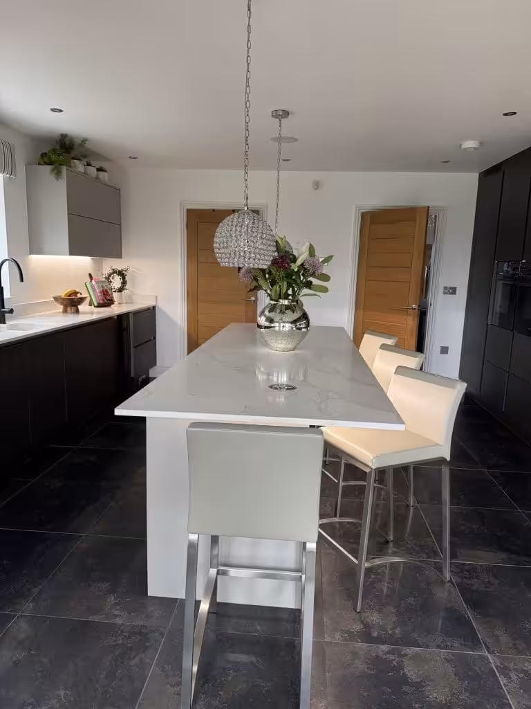 Recent Projects | A Show-Stopping Handleless Kitchen Redditch: Perfect for Entertaining Recent Projects | A Show-Stopping Handleless Kitchen Redditch: Perfect for Entertaining