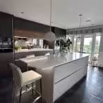 A Show-Stopping Handleless Kitchen Redditch: Perfect for Entertaining
