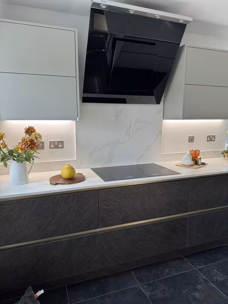 Recent Projects | A Show-Stopping Handleless Kitchen Redditch: Perfect for Entertaining Recent Projects | A Show-Stopping Handleless Kitchen Redditch: Perfect for Entertaining