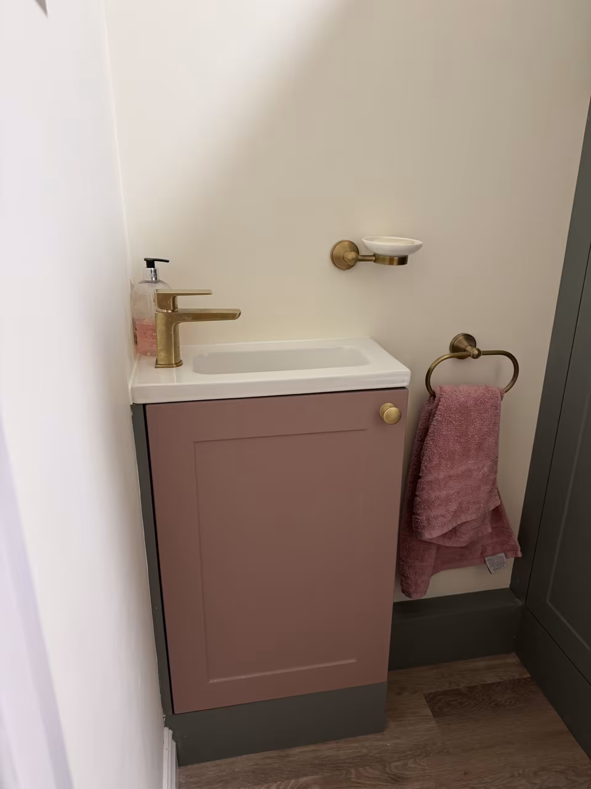 Recent Projects | A Stunning Return Transformation: From Dated to a Family-Approved “Barbie Dream” Kitchen Recent Projects | A Stunning Return Transformation: From Dated to a Family-Approved “Barbie Dream” Kitchen